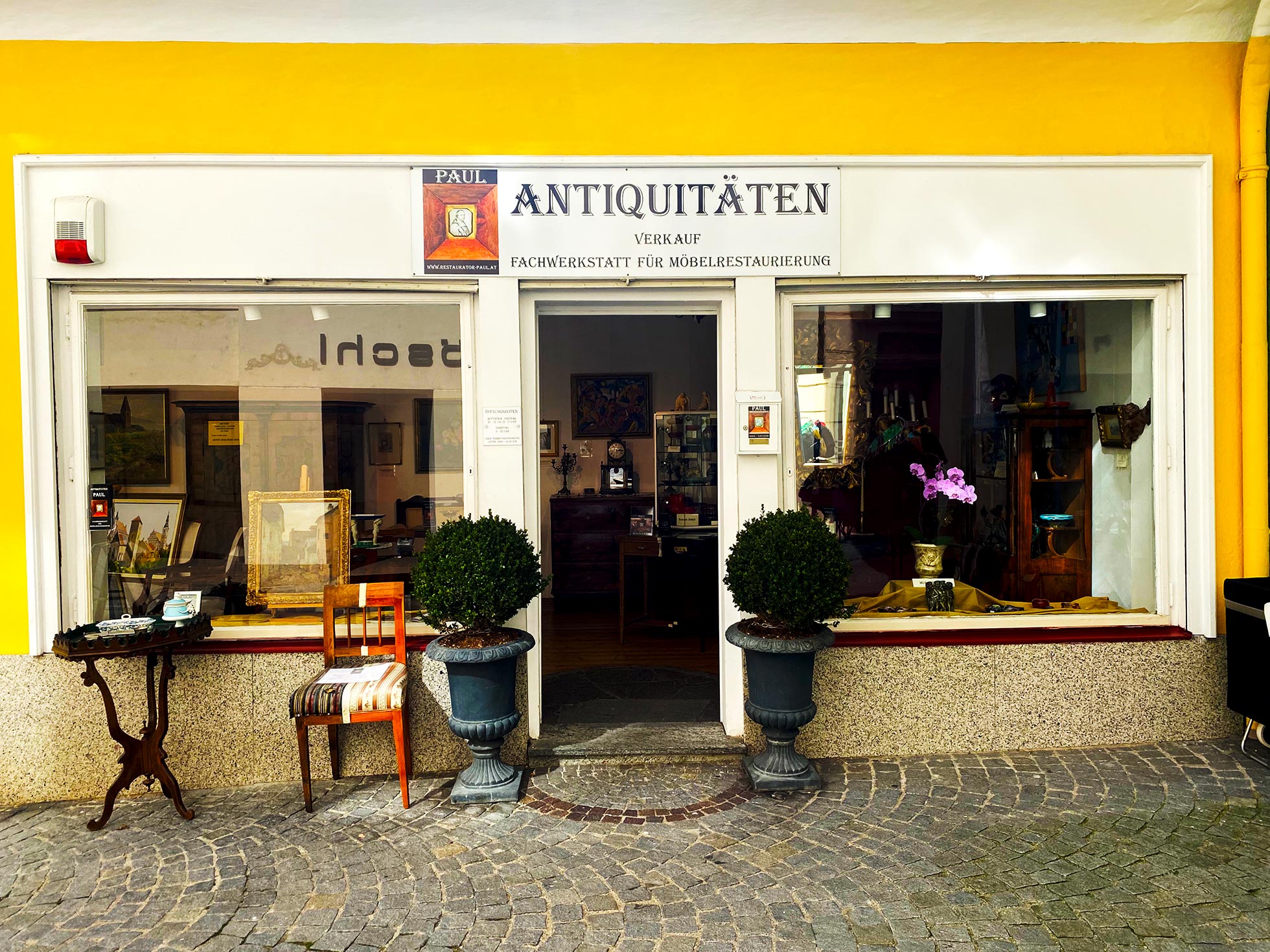 Antiquitäten Geschäft in Krems and Donau